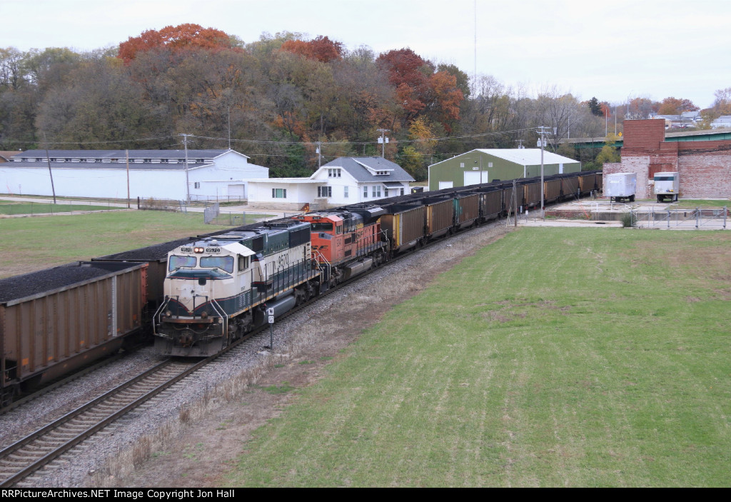 BNSF 9570 & 9241 bring up the rear as coal empties from New Madrid head west on the Ottumwa Sub